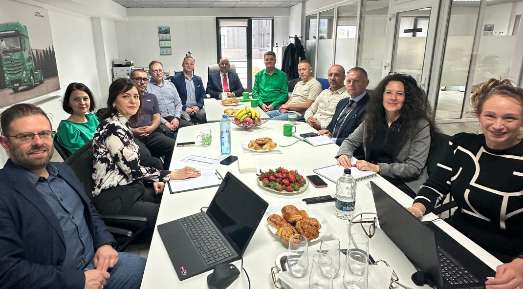 Réunion de collaborateurs dans le cadre d’un audit qualité ISO 9001 chez JOST